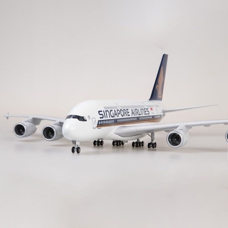  Mô hình máy bay Singapore Airline Airbus A380 47cm 1:130 có đèn led tự động theo tiếng vỗ tay hoặc chạm MB47005 