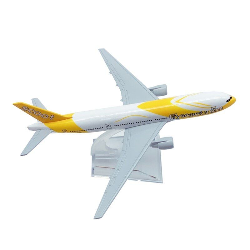 Mô hình máy bay Flyscoot.com Airlines Boeing B777 16cm MB16073