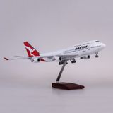  Mô hình máy bay Australia Qantas Boeing B747 47cm 1:130 có đèn led tự động theo tiếng vỗ tay hoặc chạm MB47006 