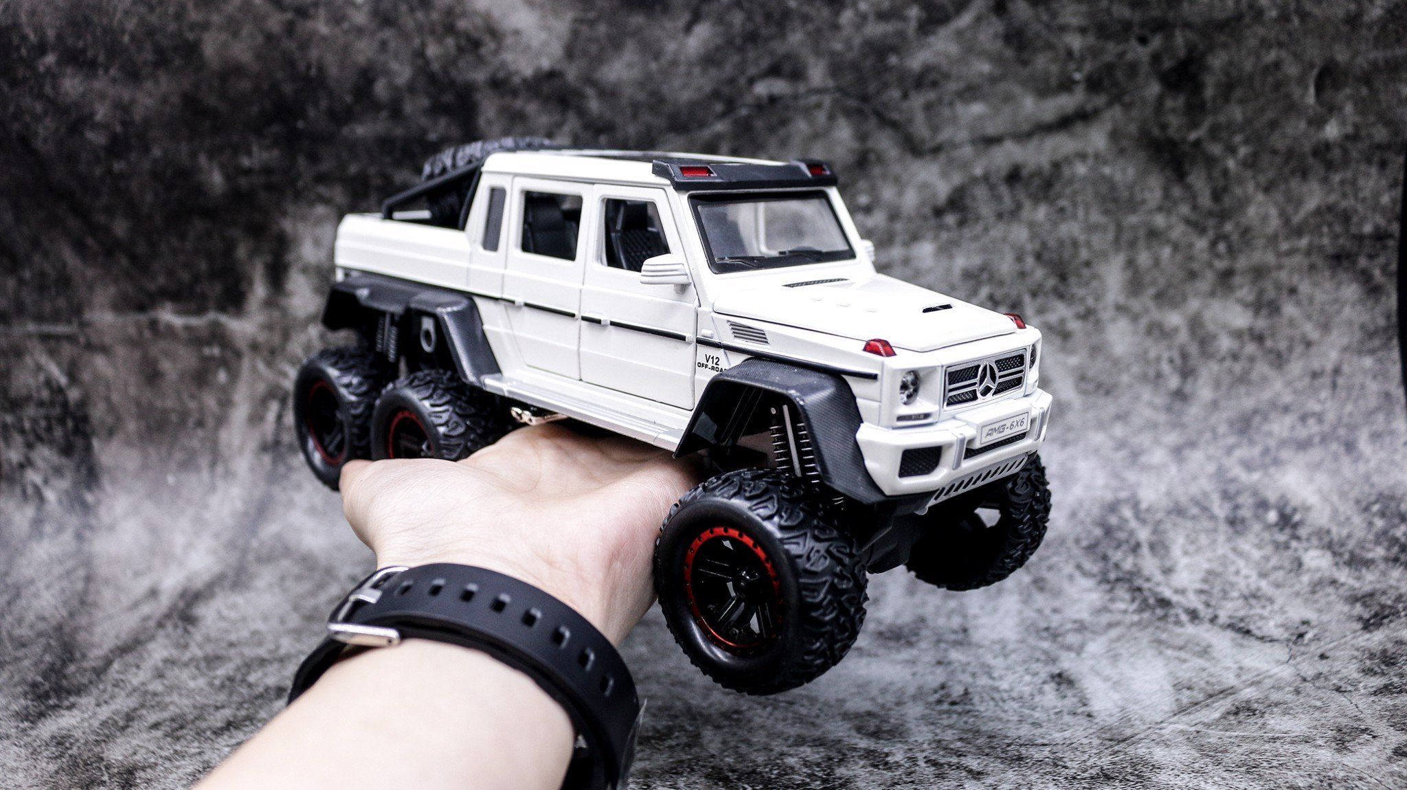  Mô hình xe ô tô Mercedes-Benz G63 V12 Off Road 6x6 full open tỉ lệ 1:22 Chezhi OT376 