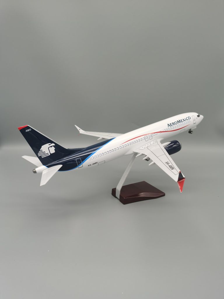 Mô hình máy bay Ryanair Airlines Boeing B737-800 47cm 1:130 có đèn led tự động theo tiếng vỗ tay hoặc chạm MB47076