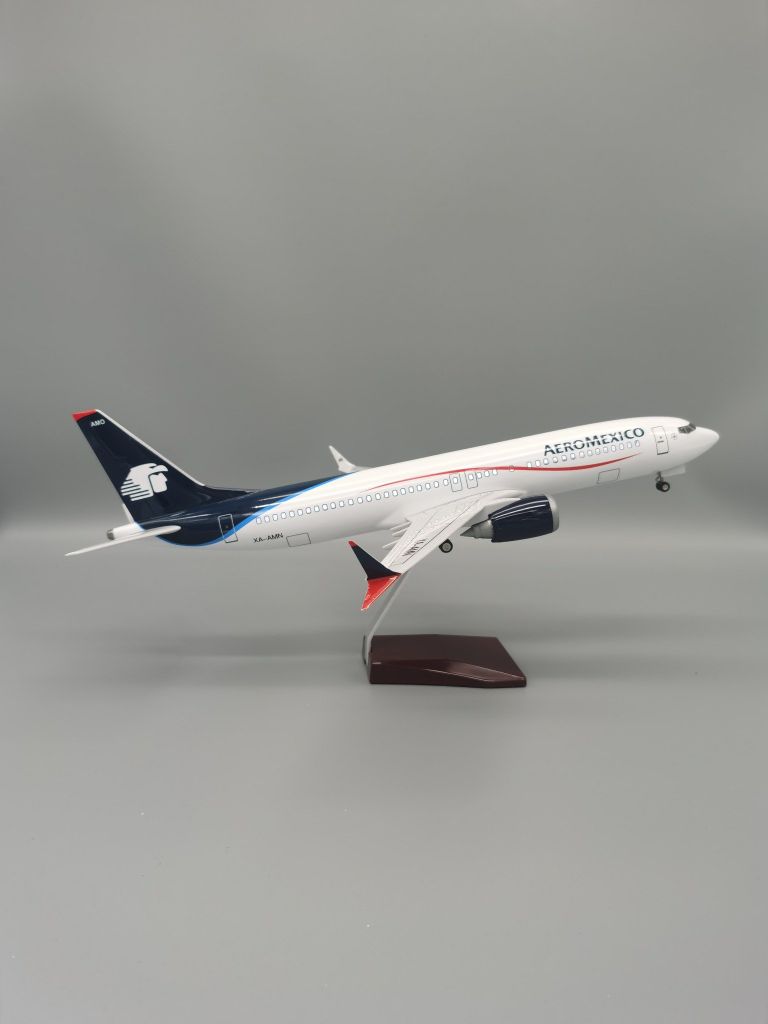 Mô hình máy bay AEROMEXICO Airlines Boeing B737 MAX 47cm 1:200 có đèn led tự động theo tiếng vỗ tay hoặc chạm MB47074