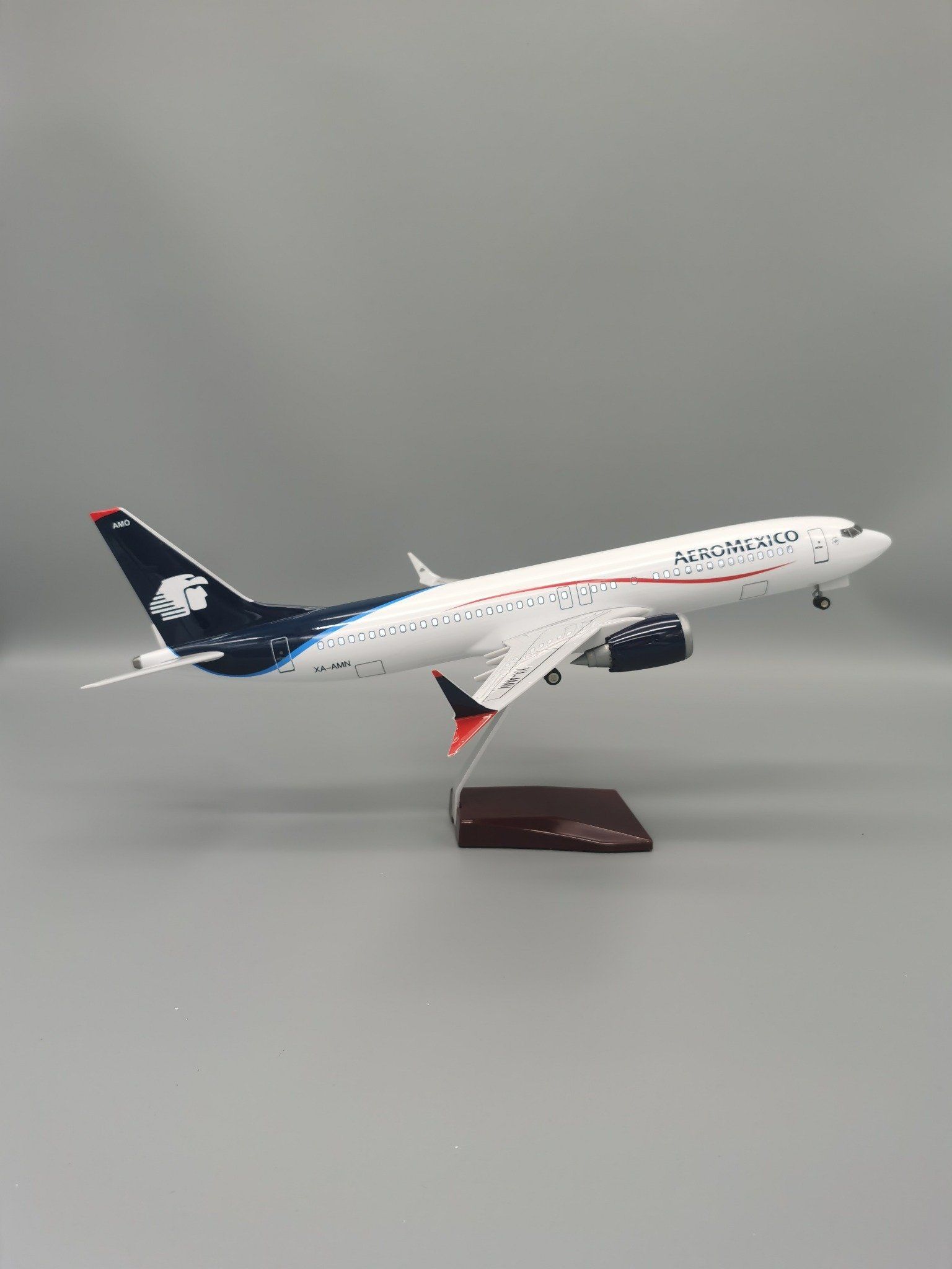  Mô hình máy bay AEROMEXICO Airlines Boeing B737 MAX 47cm 1:130 có đèn led tự động theo tiếng vỗ tay hoặc chạm MB47074 