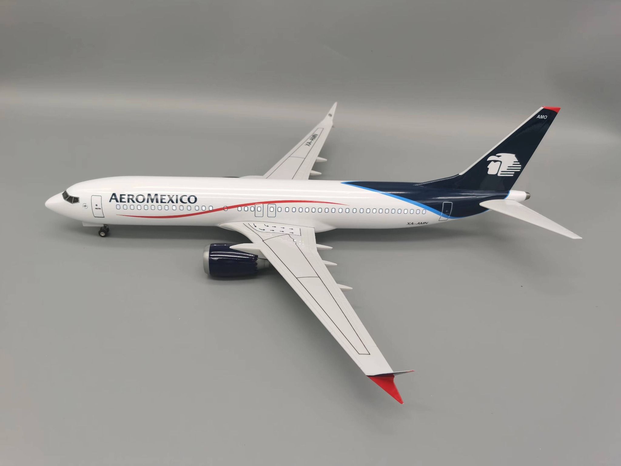  Mô hình máy bay AEROMEXICO Airlines Boeing B737 MAX 47cm 1:130 có đèn led tự động theo tiếng vỗ tay hoặc chạm MB47074 