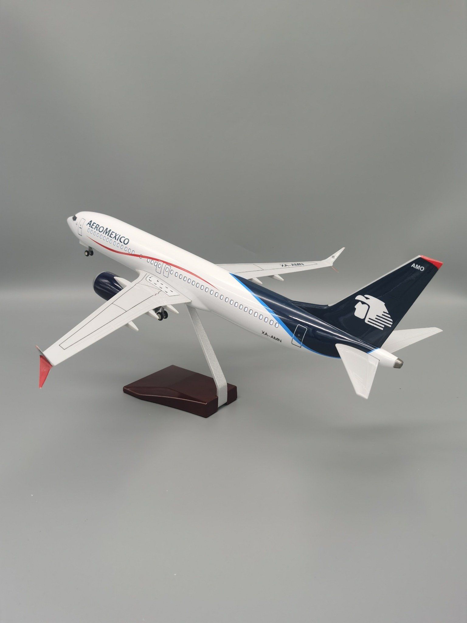  Mô hình máy bay AEROMEXICO Airlines Boeing B737 MAX 47cm 1:130 có đèn led tự động theo tiếng vỗ tay hoặc chạm MB47074 