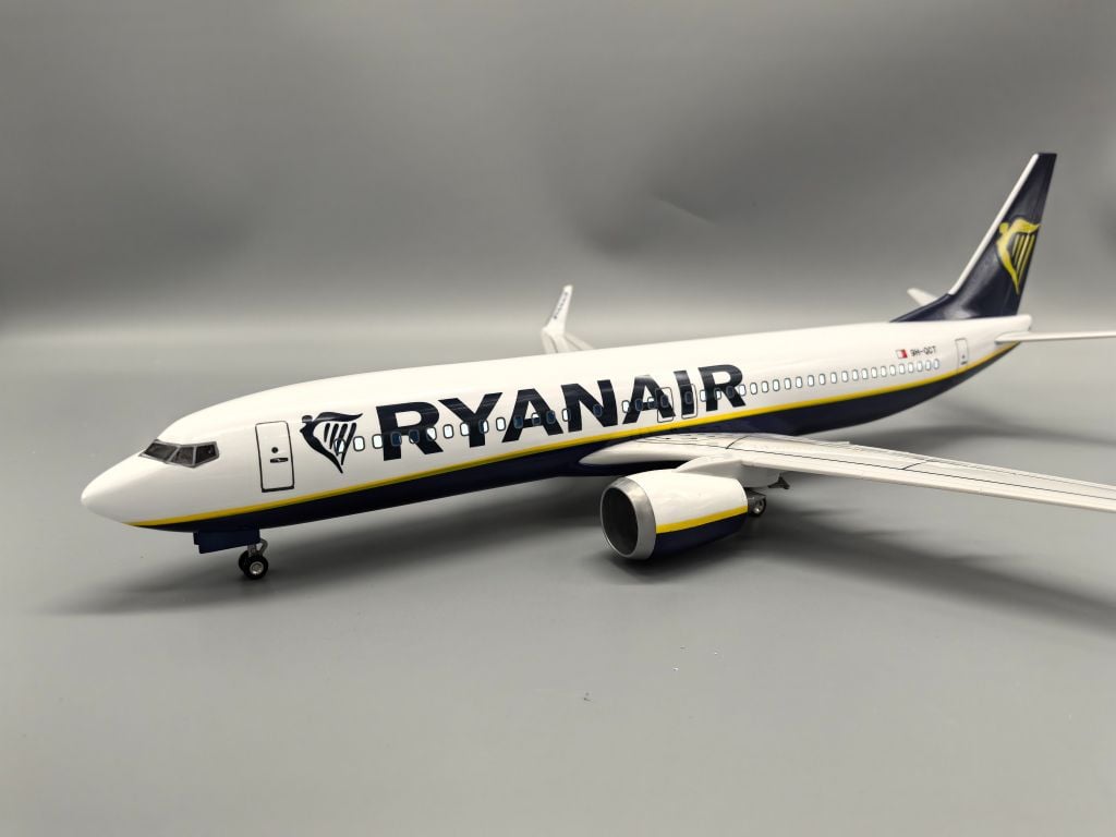 Mô hình máy bay Ryanair Airlines Boeing B737-800 47cm 1:130 có đèn led tự động theo tiếng vỗ tay hoặc chạm MB47076