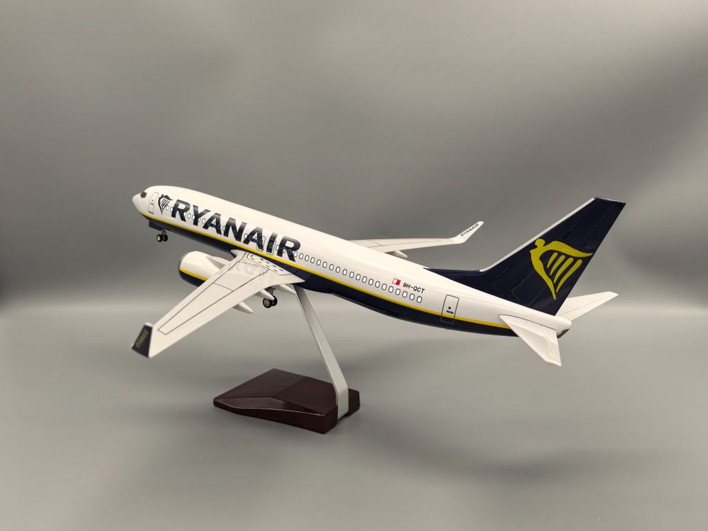 Mô hình máy bay Ryanair Airlines Boeing B737-800 47cm 1:130 có đèn led tự động theo tiếng vỗ tay hoặc chạm MB47076