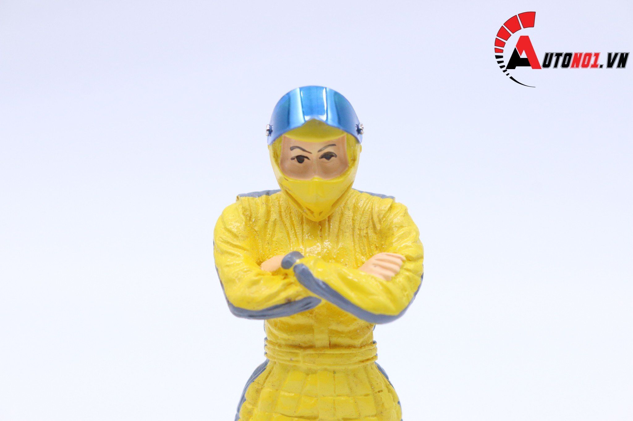  AUTONO1 STIG FIGURE YELLOW 1:18 1131 