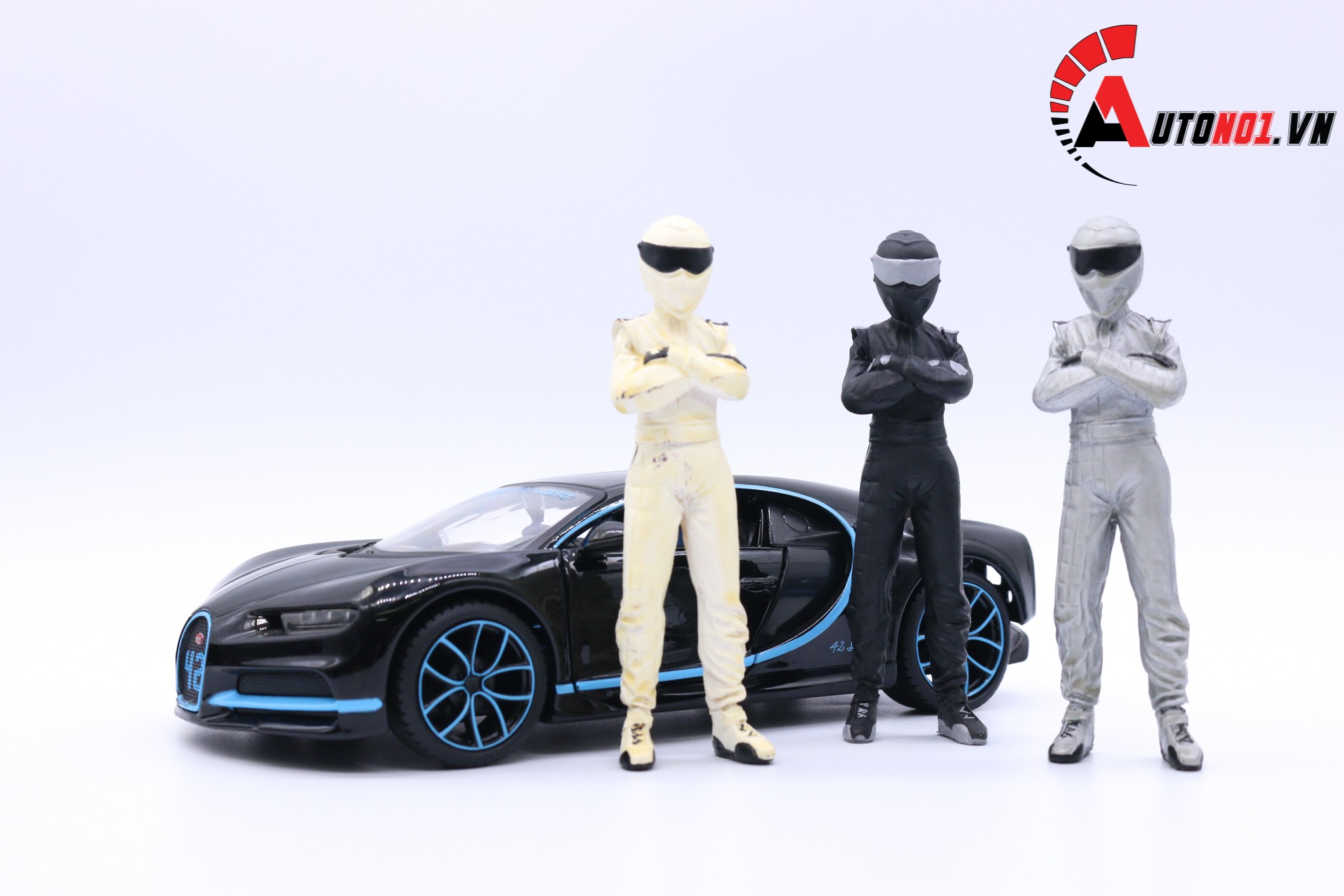 STIG KHOANH TAY TRƯNG BÀY VỚI XE 1:18 AUTONO1 1601