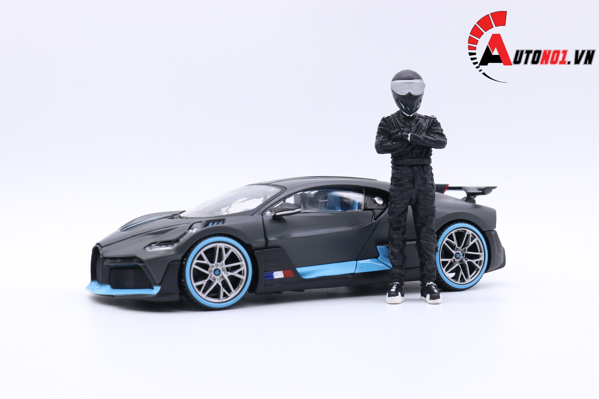 AUTONO1 STIG FIGURE BLACK 1:18 1051