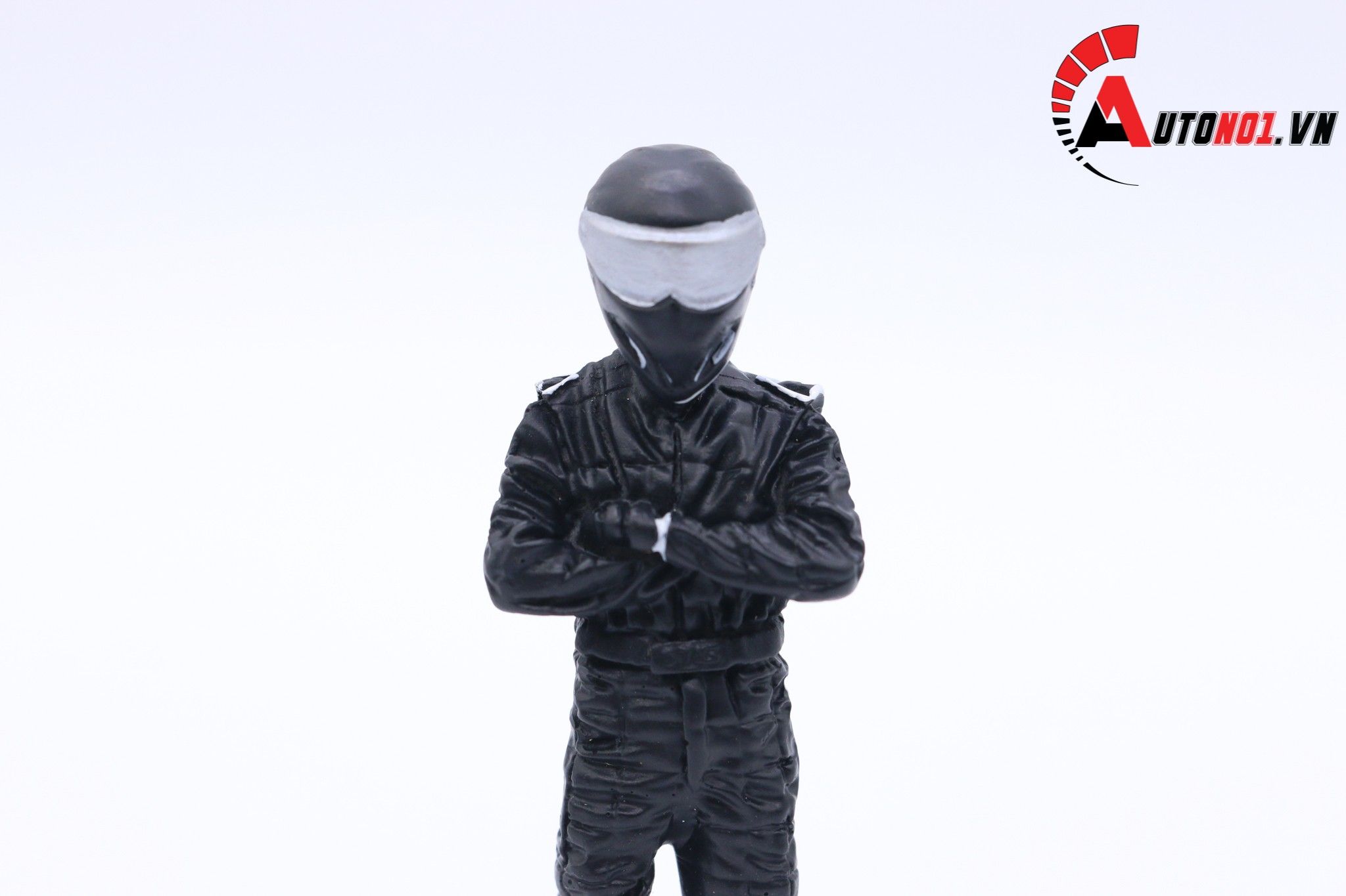  AUTONO1 STIG FIGURE BLACK 1:18 1051 