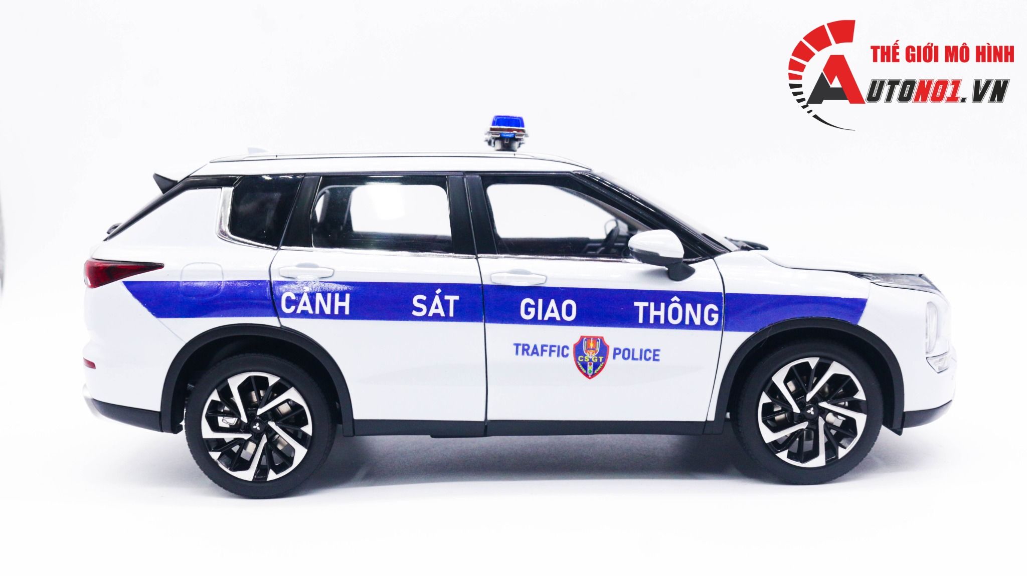  Mô hình xe ô tô độ CSGT Mitsubishi Outlander 2023 full open tỉ lệ 1:18 Dealer Autono1 OT181 