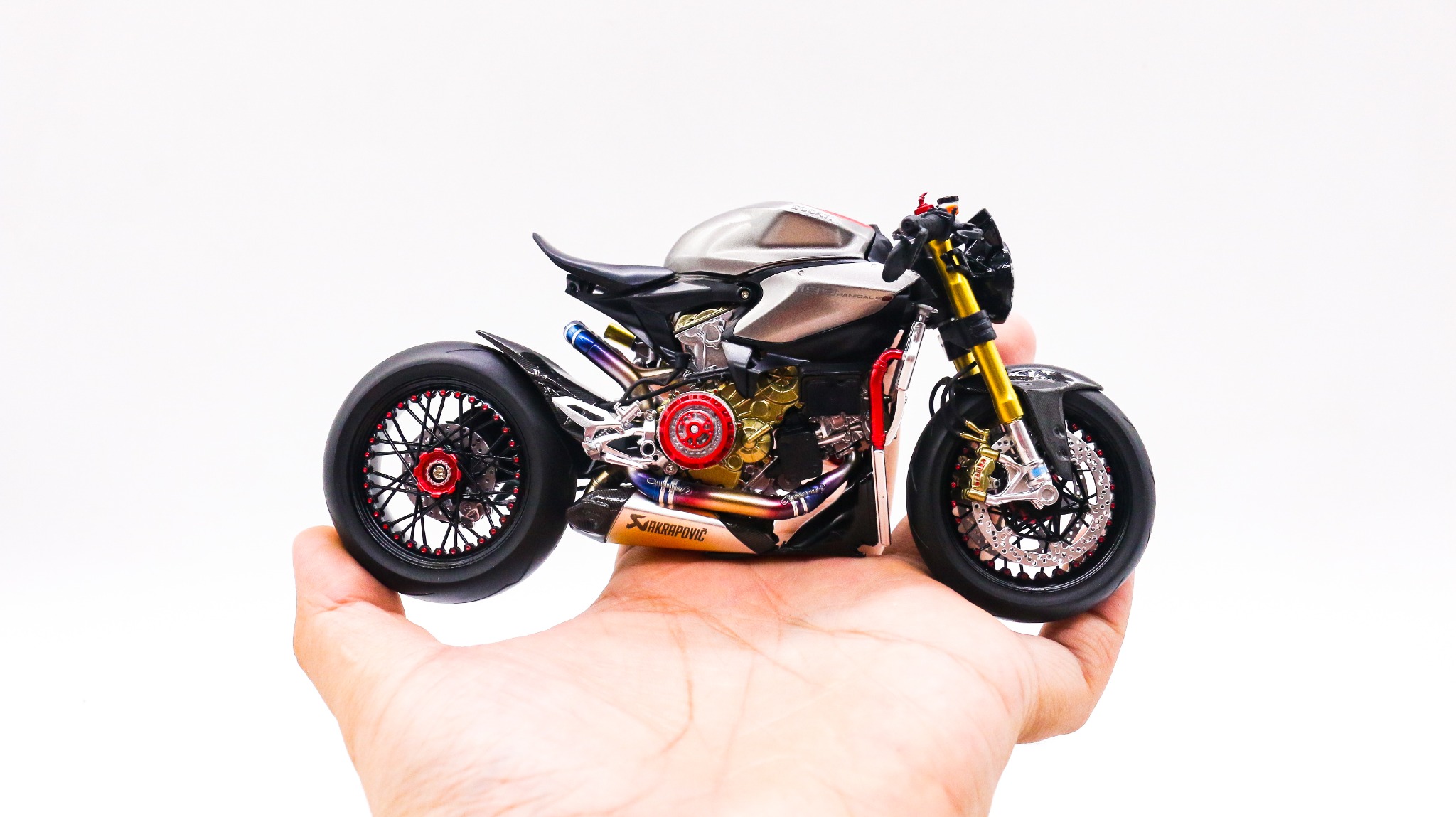  Mô hình xe cao cấp Ducati 1199 Panigale Cafe Racer Grey Red cao cấp nồi khô ghi đông mâm căm 1:12 Tamiya D201 