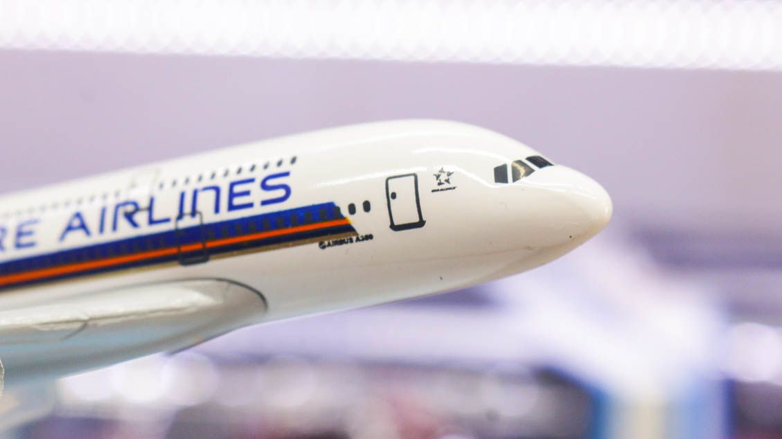  Mô hình máy bay Singapore Airlines Airbus A380 16cm MB16098 