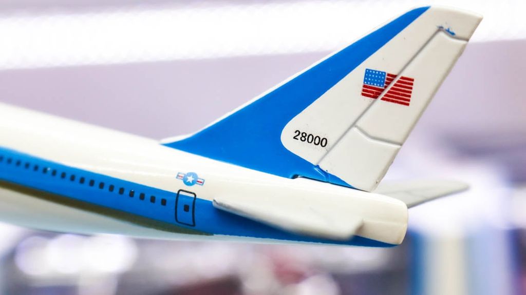 Mô hình máy bay Chuyên cơ tổng thống Mỹ Boeing B747 Air Force One 16cm MB16015