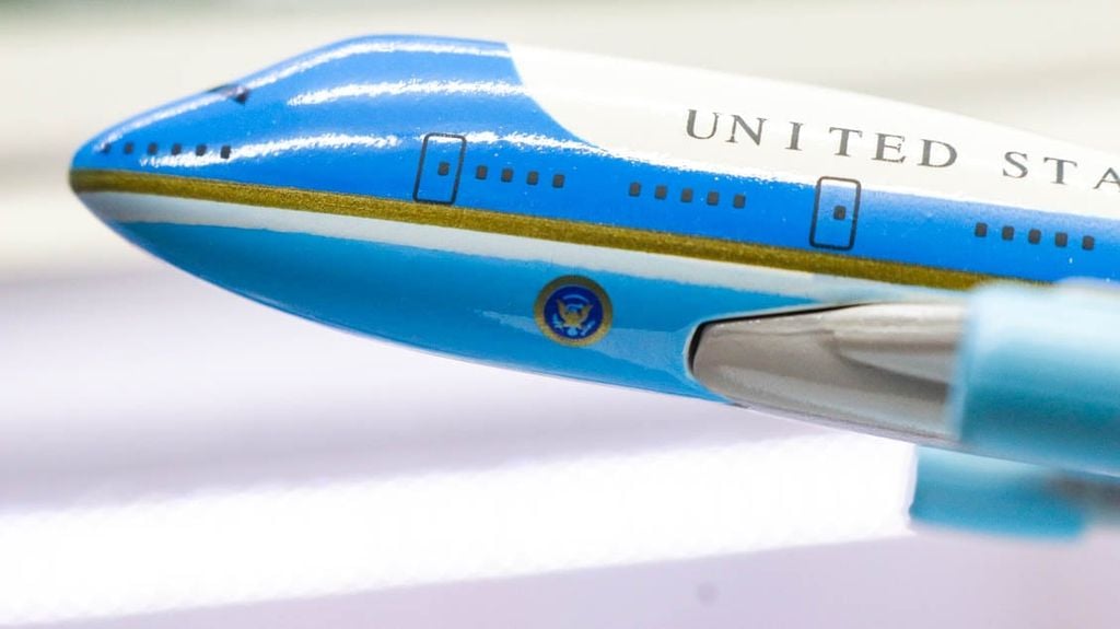 Mô hình máy bay Chuyên cơ tổng thống Mỹ Boeing B747 Air Force One 16cm MB16015