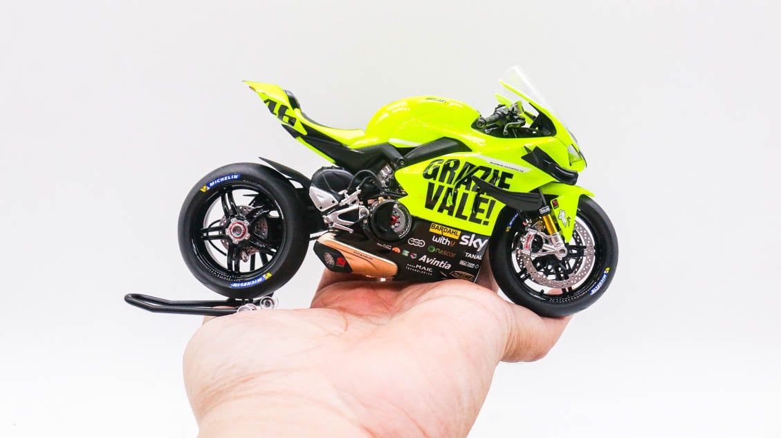  Mô hình xe cao cấp Ducati Panigales V4 Grazzie vale #46 tỉ lệ 1:12 Tamiya D234H 