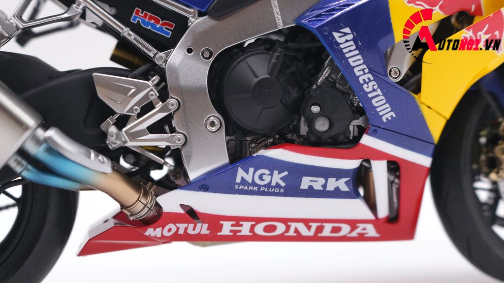 MÔ HÌNH XE HONDA CBR 1000RR FIREBLADE SP REDBULL VERSION 1:12 TAMIYA D173