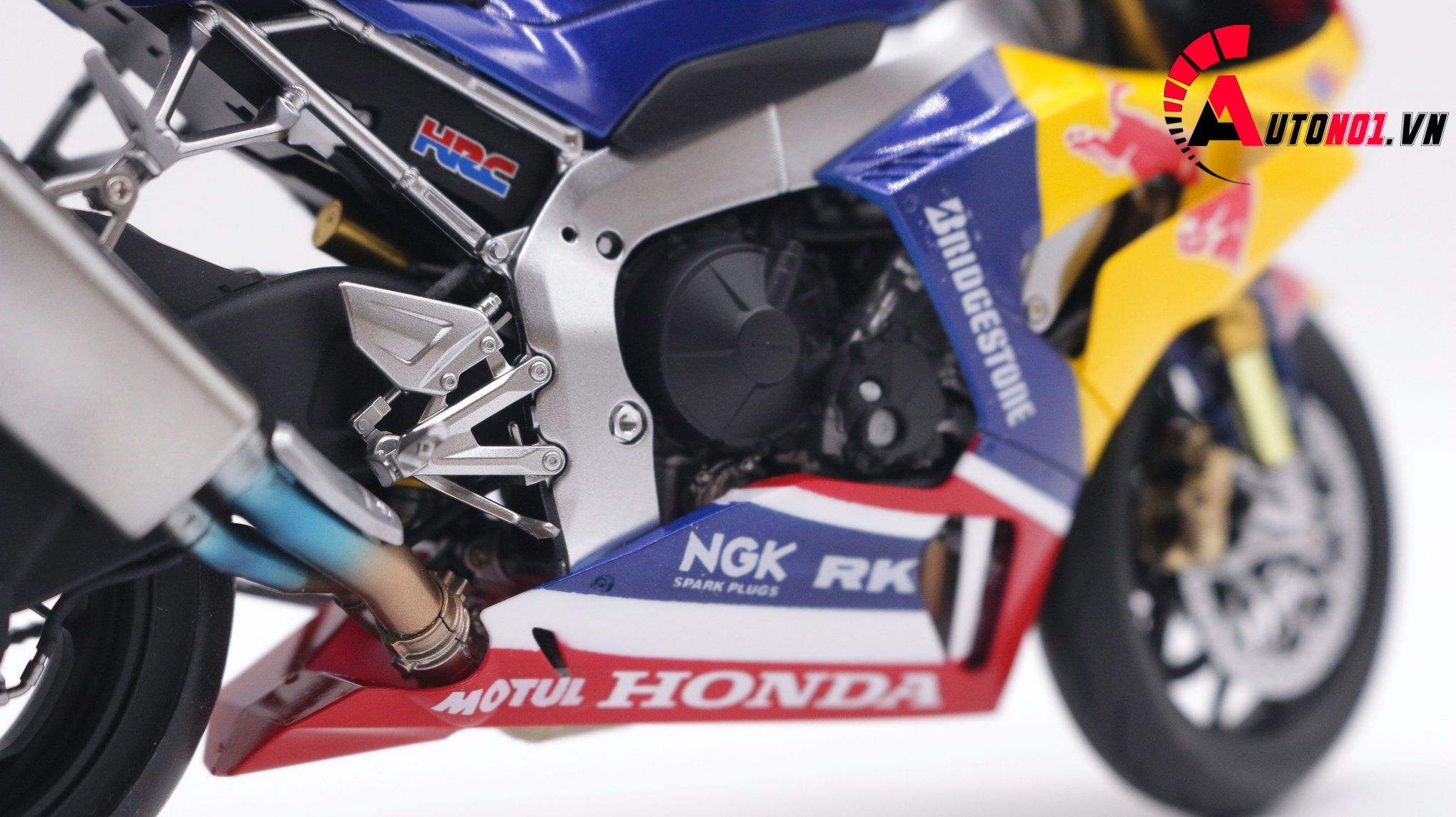  Mô hình xe cao cấpCbr 1000rr Fireblade Sp Redbull Version 1:12 Tamiya D173 