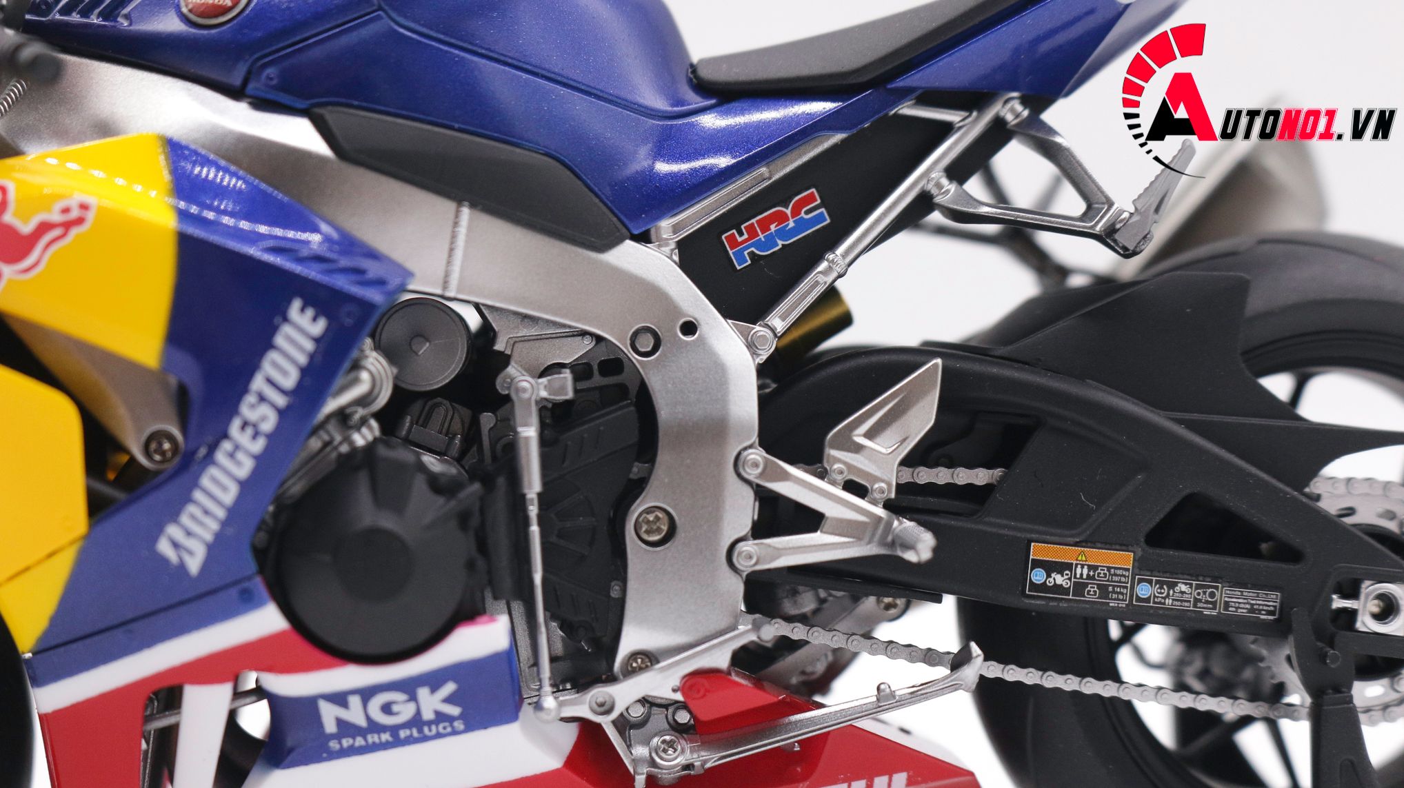  Mô hình xe cao cấpCbr 1000rr Fireblade Sp Redbull Version 1:12 Tamiya D173 