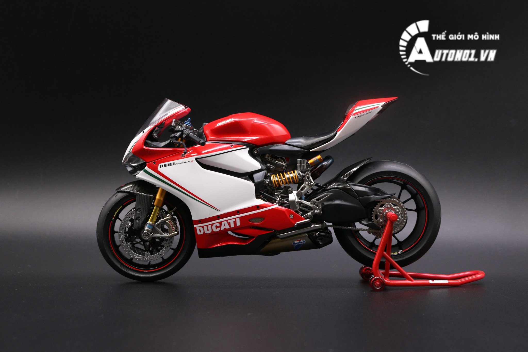 MÔ HÌNH DUCATI 1199 PANIGALE S TRICOLORE CARBON LÊN NỒI KHÔ 1:12 TAMIYA D069