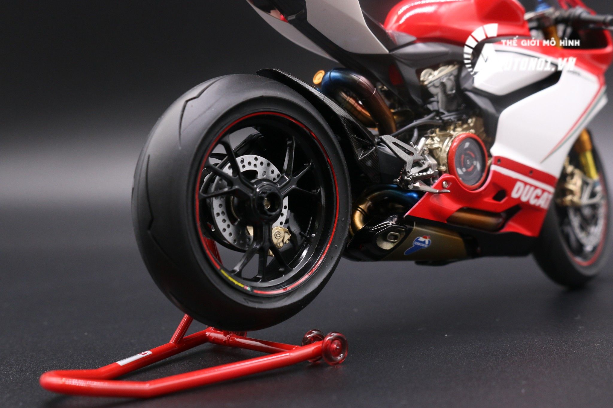  Mô hình xe Ducati 1199 Panigale S Tricolore Carbon Lên Nồi Khô 1:12 Tamiya D069 