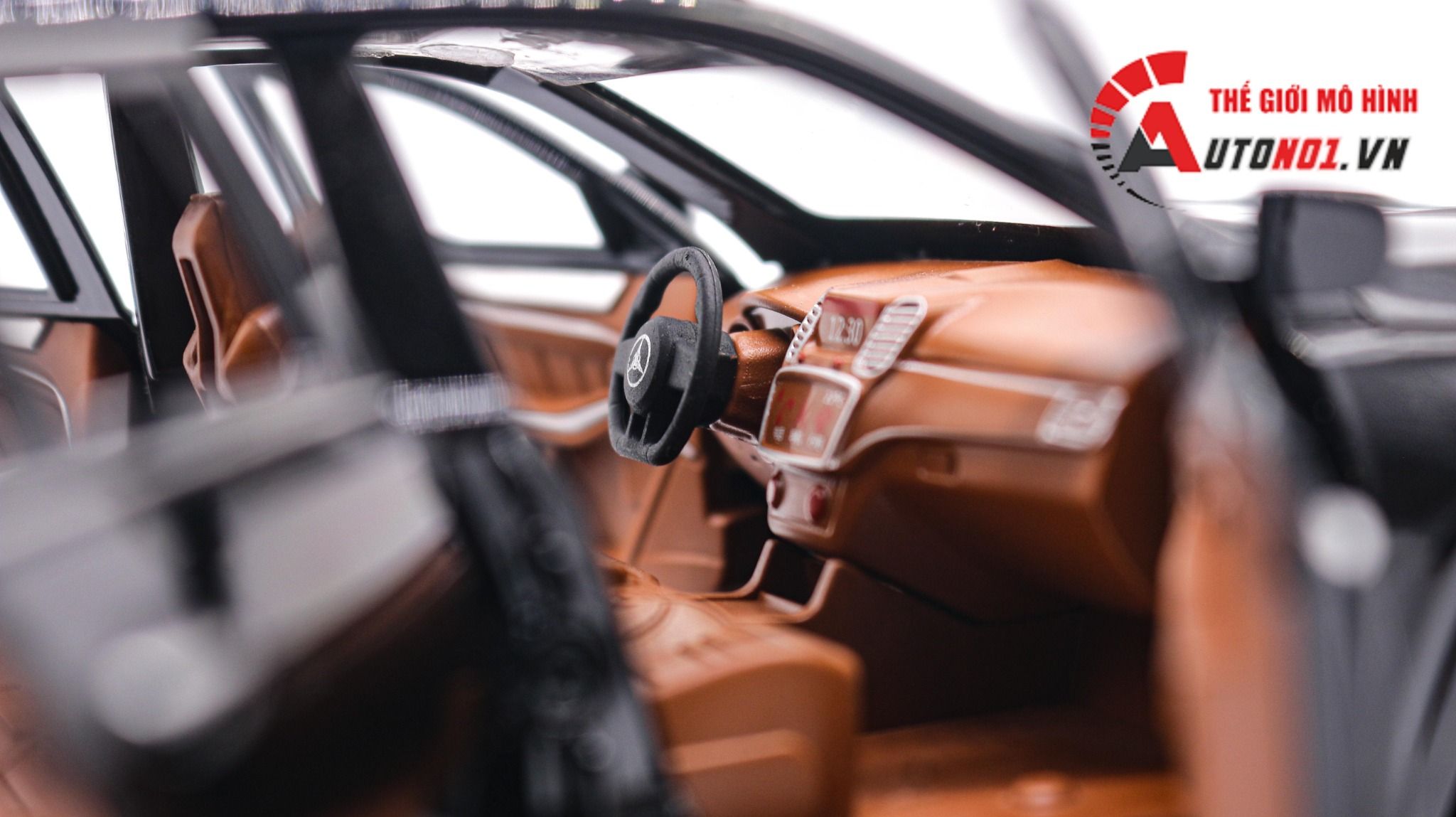  Mô hình xe Mercedes - Benz GLS63 AMG full open - đánh lái tỉ lệ 1:24 Chezhi CZ134P OT24070 