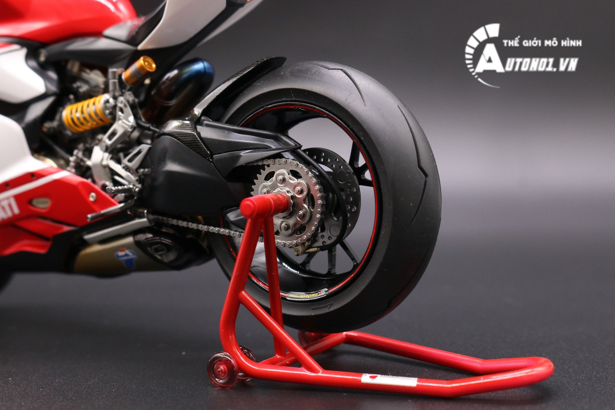  Mô hình xe Ducati 1199 Panigale S Tricolore Carbon Lên Nồi Khô 1:12 Tamiya D069 