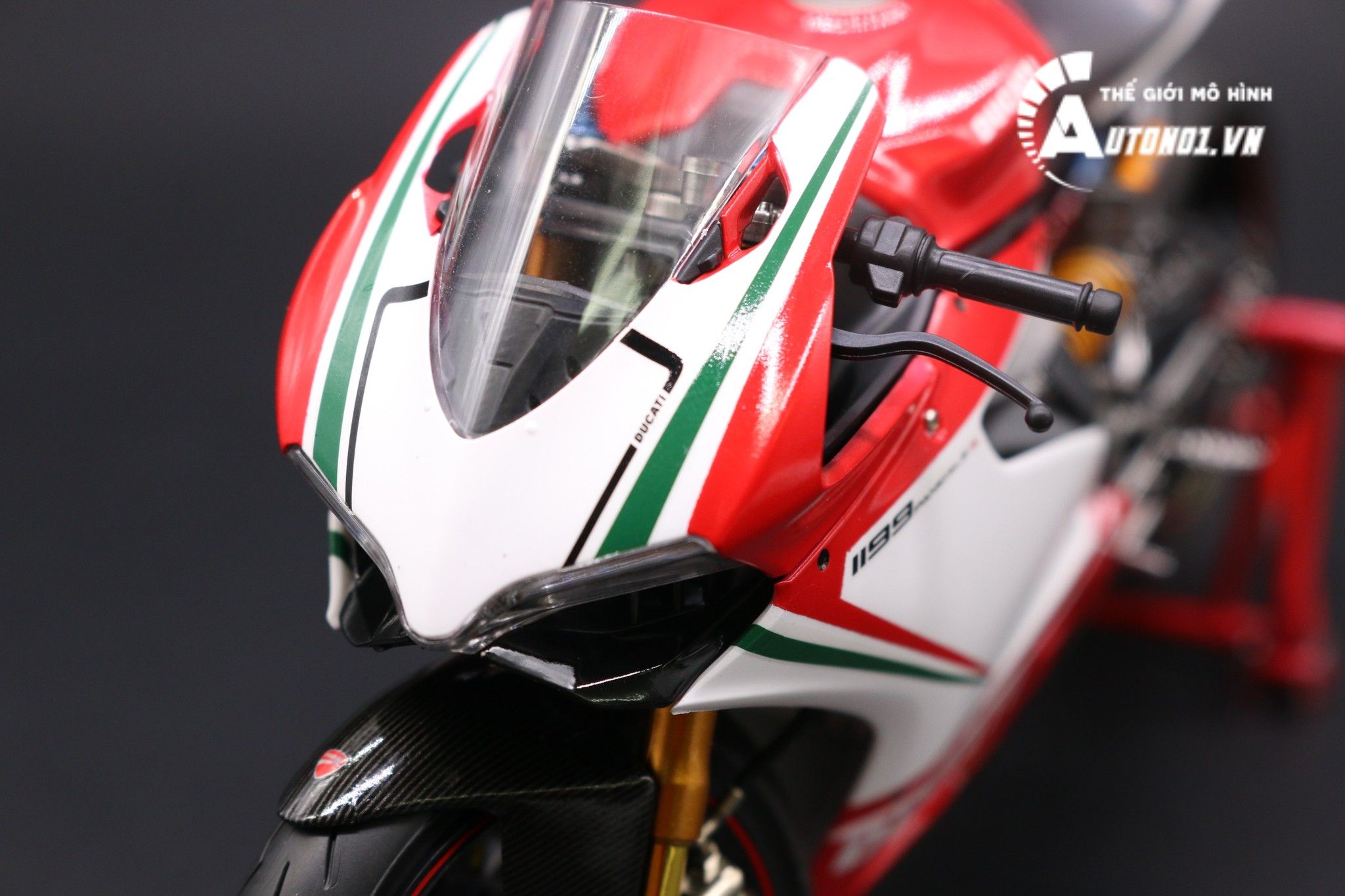  Mô hình xe Ducati 1199 Panigale S Tricolore Carbon Lên Nồi Khô 1:12 Tamiya D069 