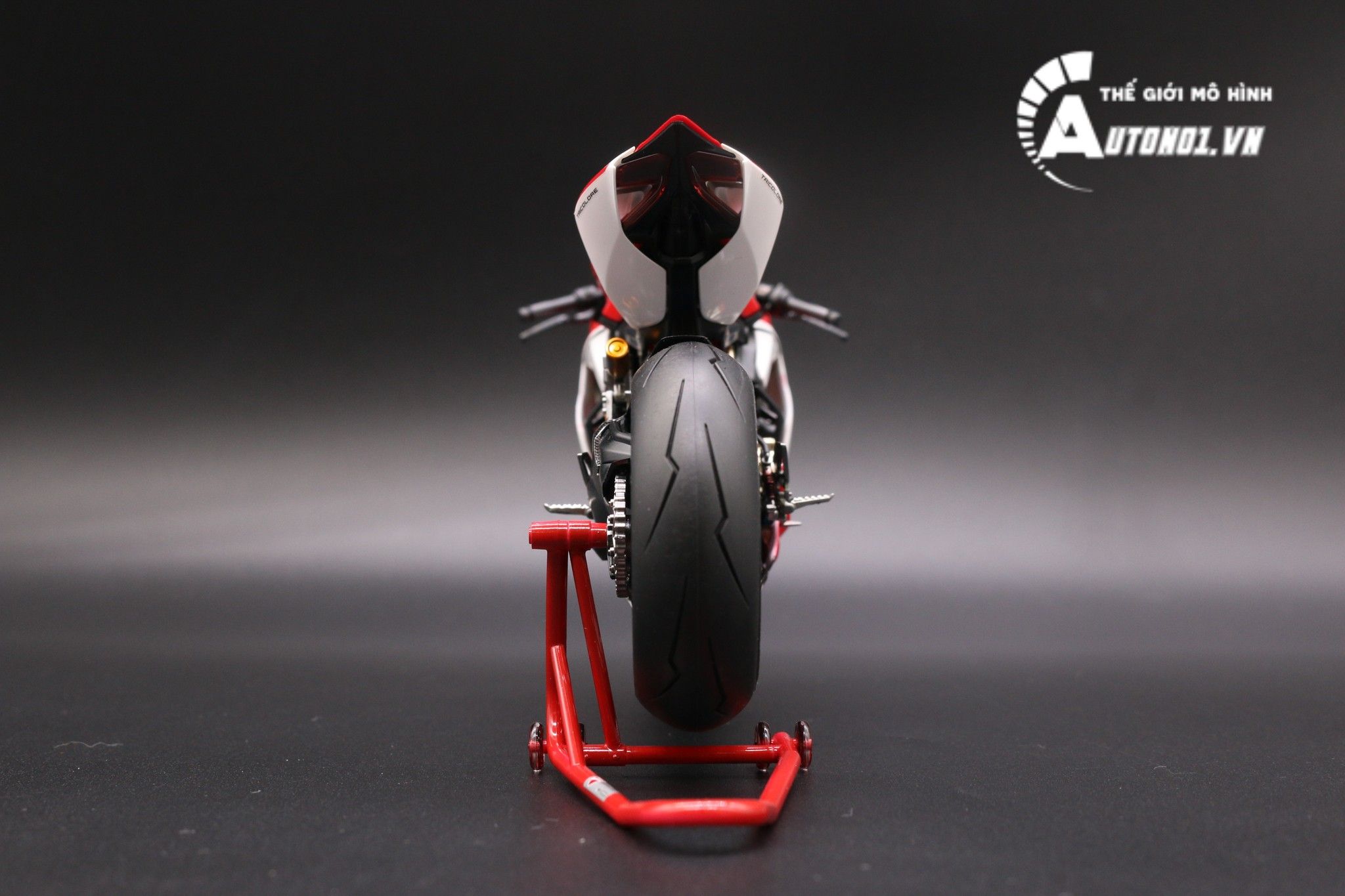  Mô hình xe Ducati 1199 Panigale S Tricolore Carbon Lên Nồi Khô 1:12 Tamiya D069 