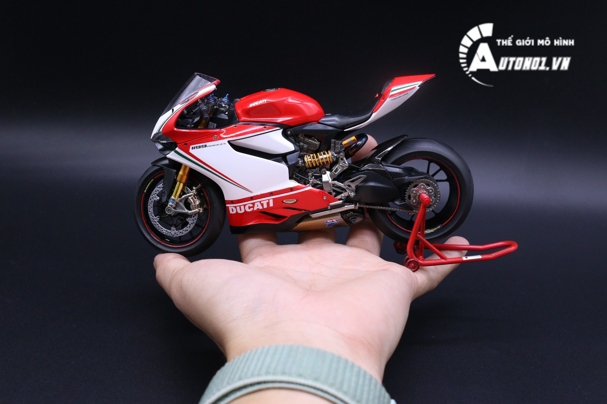  Mô hình xe Ducati 1199 Panigale S Tricolore Carbon Lên Nồi Khô 1:12 Tamiya D069 