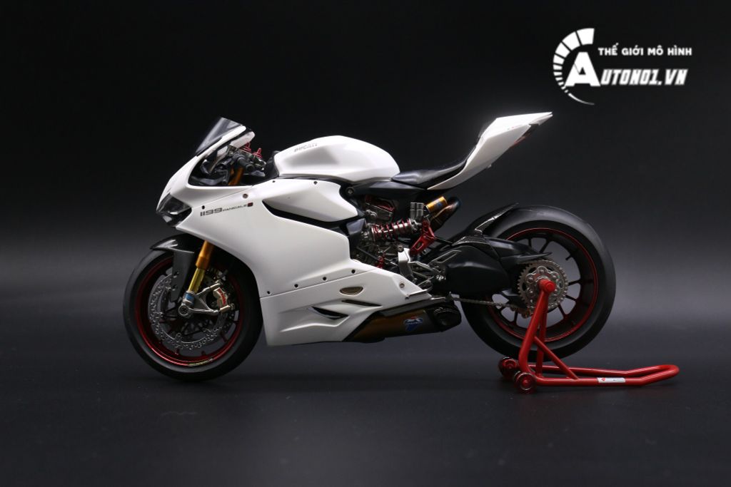 MÔ HÌNH SIÊU XE DUCATI 1199 PANIGALE WHITE PEARL CARBON LÊN NỒI KHÔ 1:12 TAMIYA D068