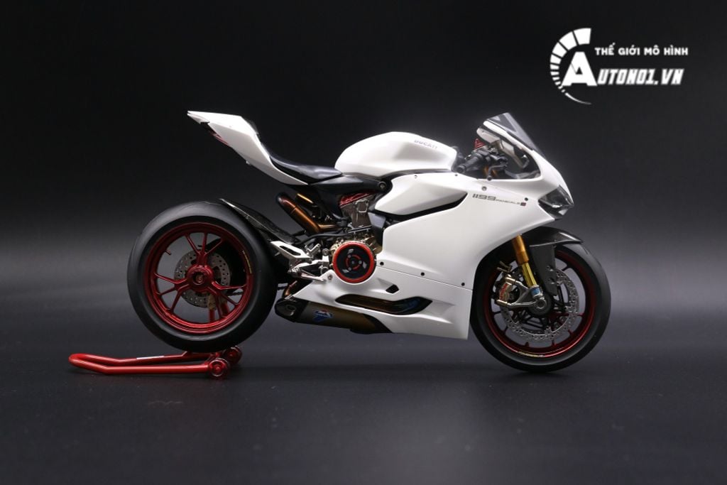 MÔ HÌNH SIÊU XE DUCATI 1199 PANIGALE WHITE PEARL CARBON LÊN NỒI KHÔ 1:12 TAMIYA D068