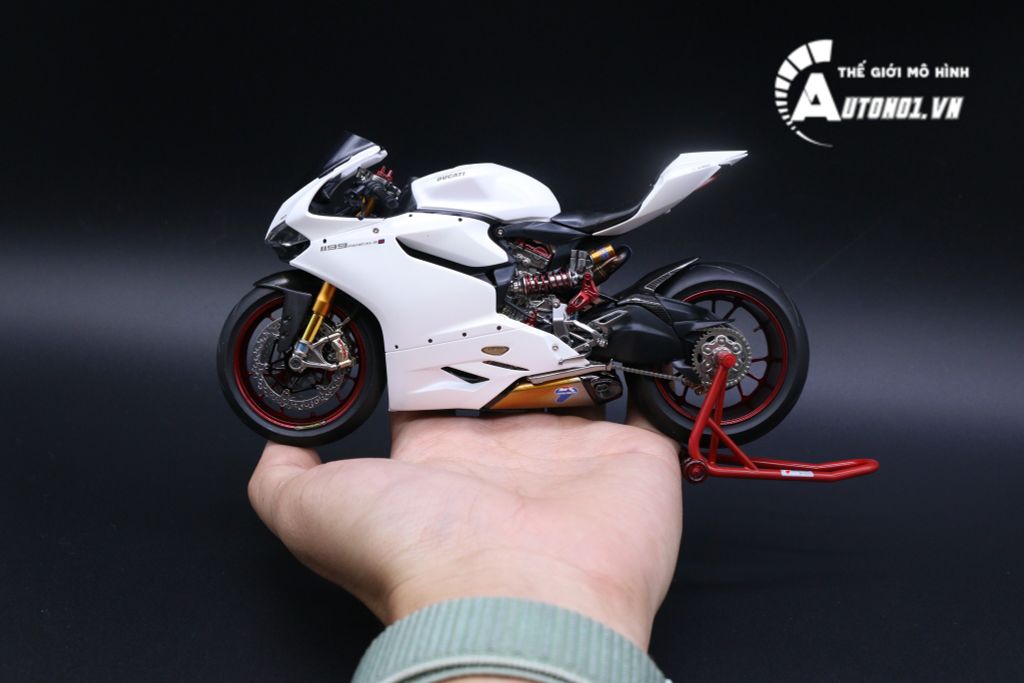 MÔ HÌNH SIÊU XE DUCATI 1199 PANIGALE WHITE PEARL CARBON LÊN NỒI KHÔ 1:12 TAMIYA D068