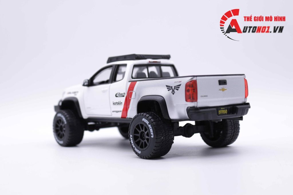 XE MÔ HÌNH CHEVROLET COLORADO ZR2 WHITE 1:27 MAISTO 5002