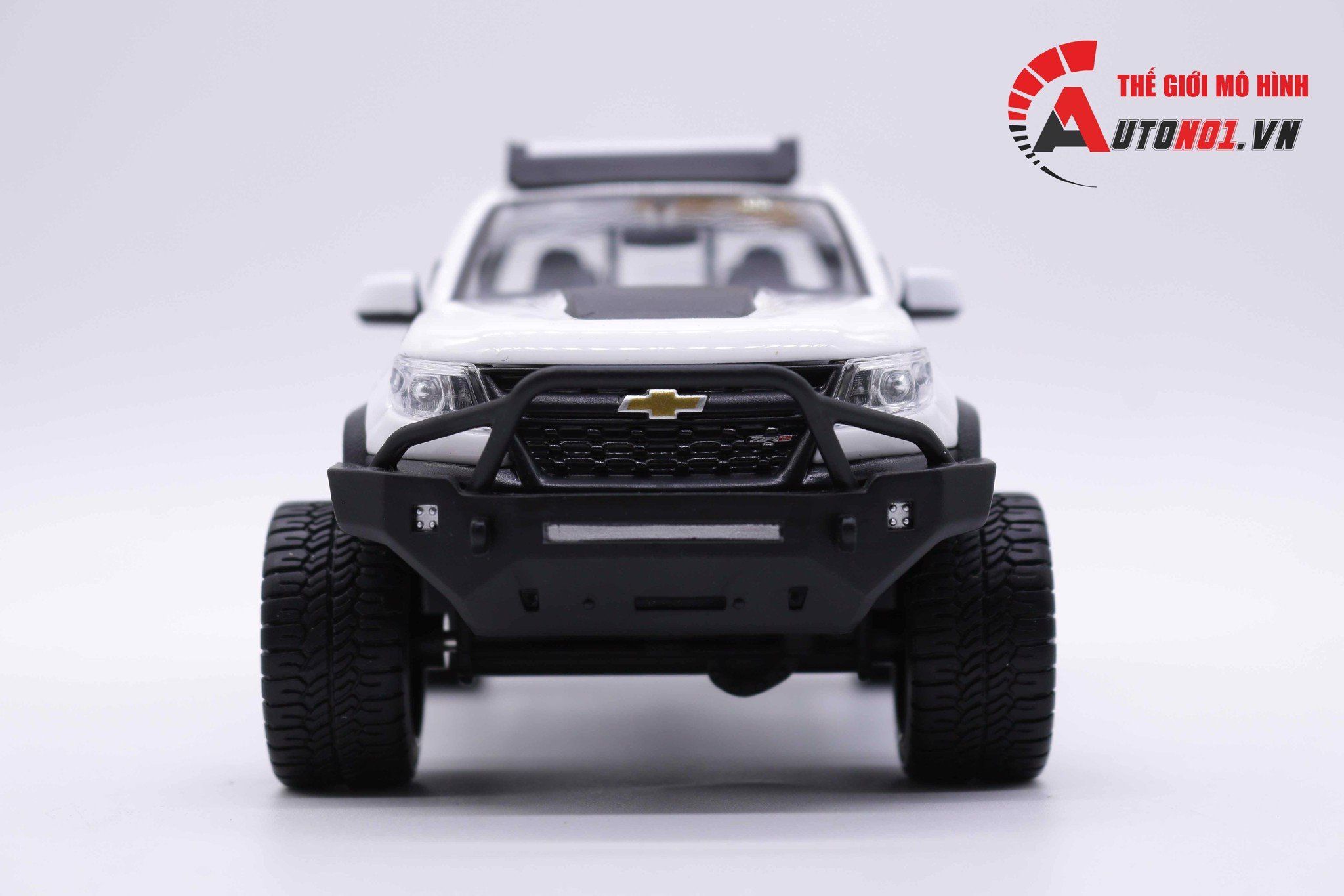  Mô hình xe Chevrolet Colorado Zr2 Design Off Road White 1:27 Maisto 5002 