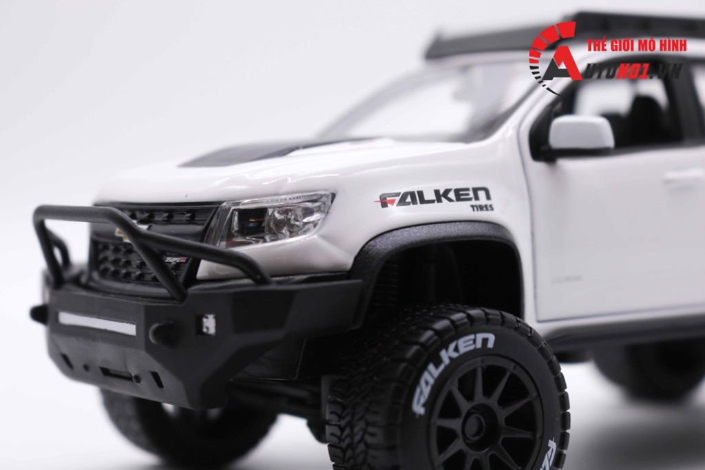 XE MÔ HÌNH CHEVROLET COLORADO ZR2 WHITE 1:27 MAISTO 5002