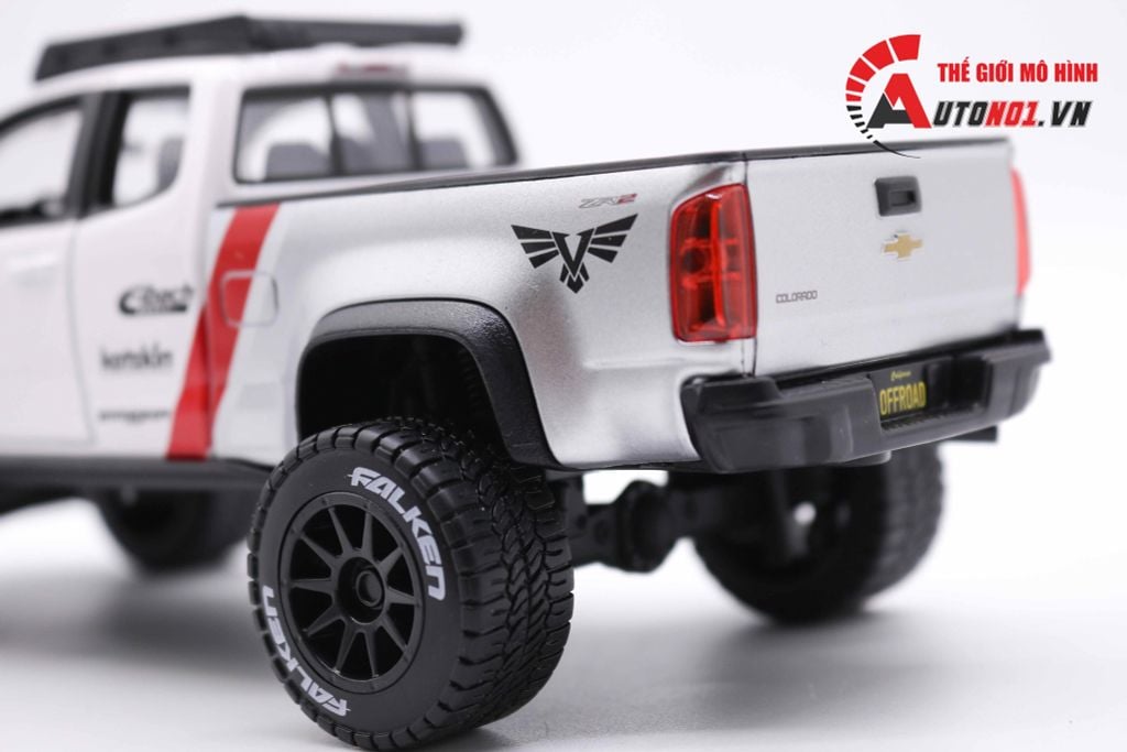 XE MÔ HÌNH CHEVROLET COLORADO ZR2 WHITE 1:27 MAISTO 5002