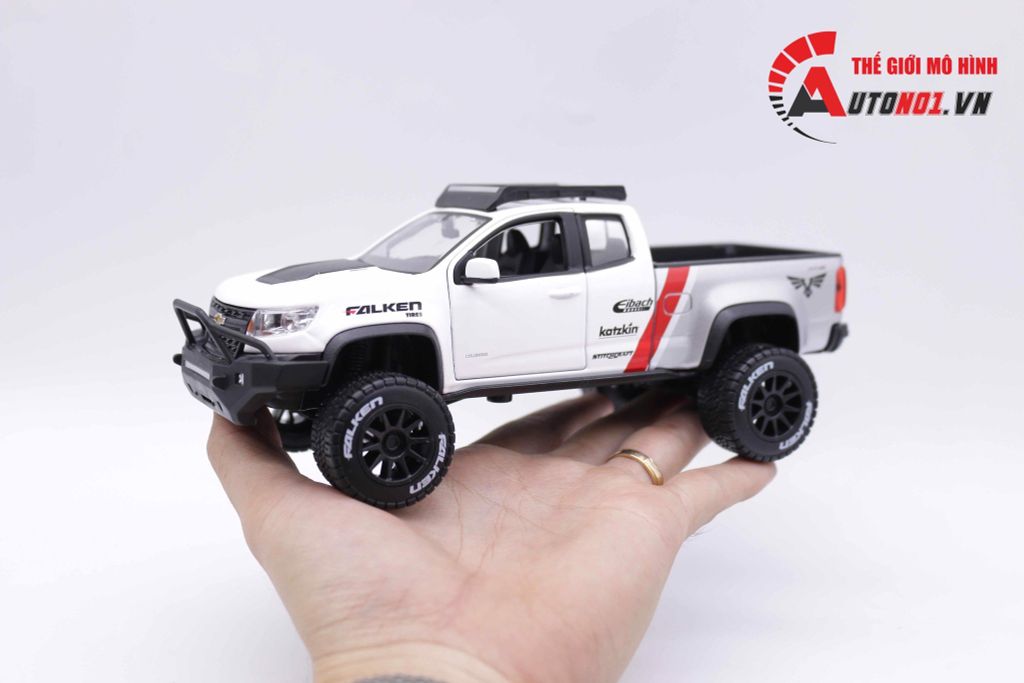 XE MÔ HÌNH CHEVROLET COLORADO ZR2 WHITE 1:27 MAISTO 5002