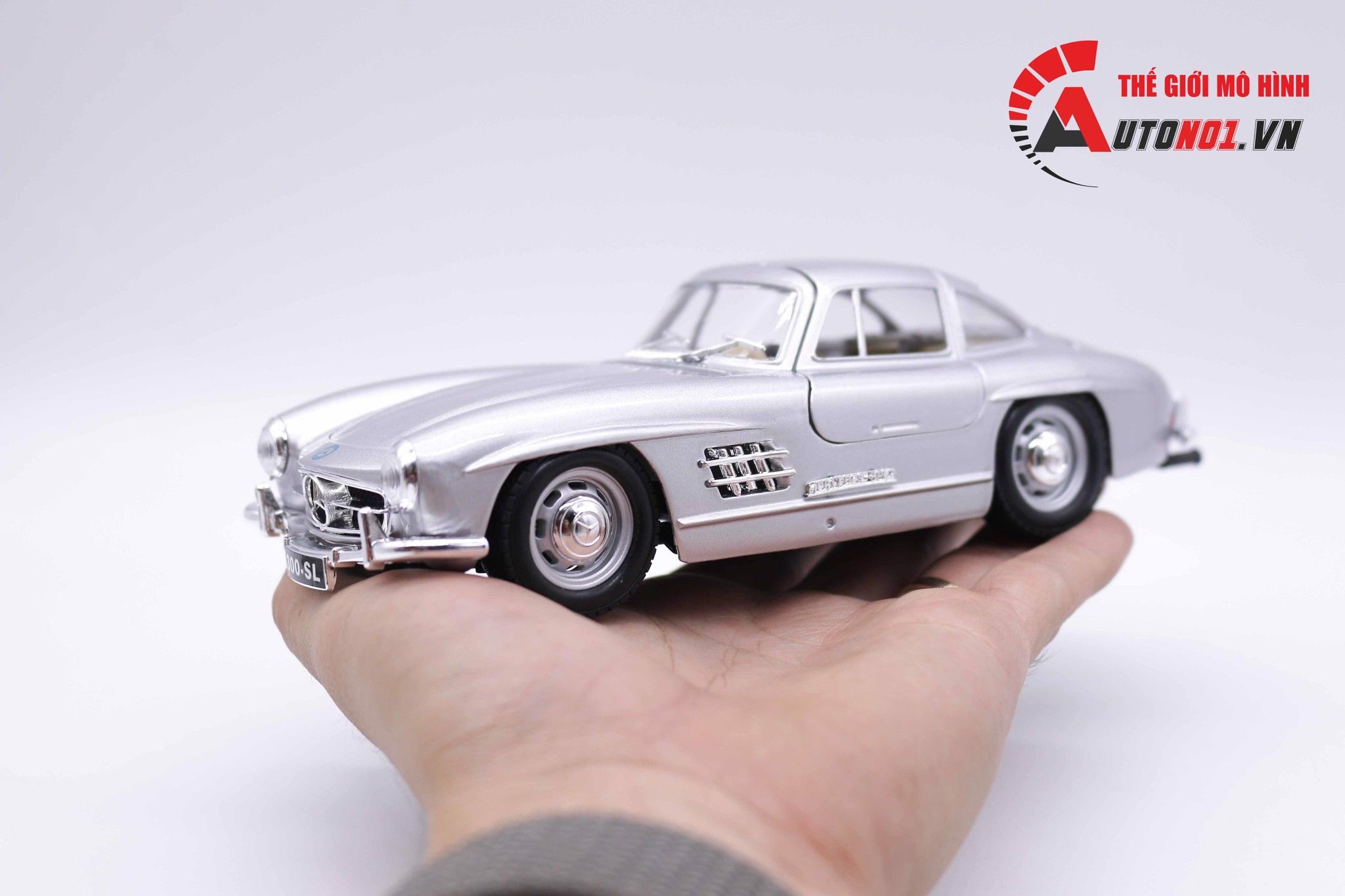  Mô hình Mercedes Benz 300SL 1954 Sliver Collegione đánh lái được full open 1:24 Bburago 3673 