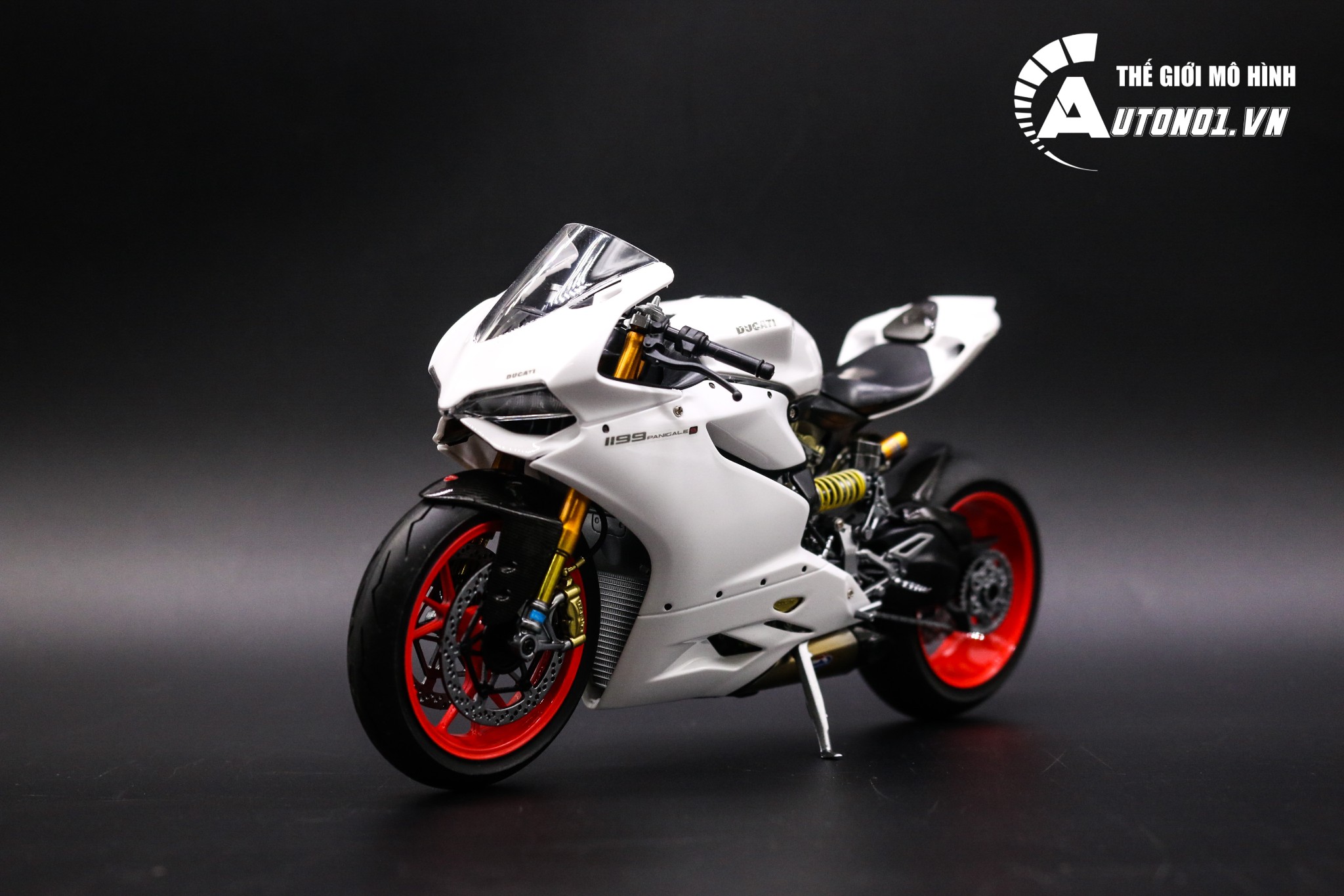 MÔ HÌNH SIÊU XE DUCATI 1199 PANIGALE WHITE PEARL CARBON 1:12 TAMIYA D059