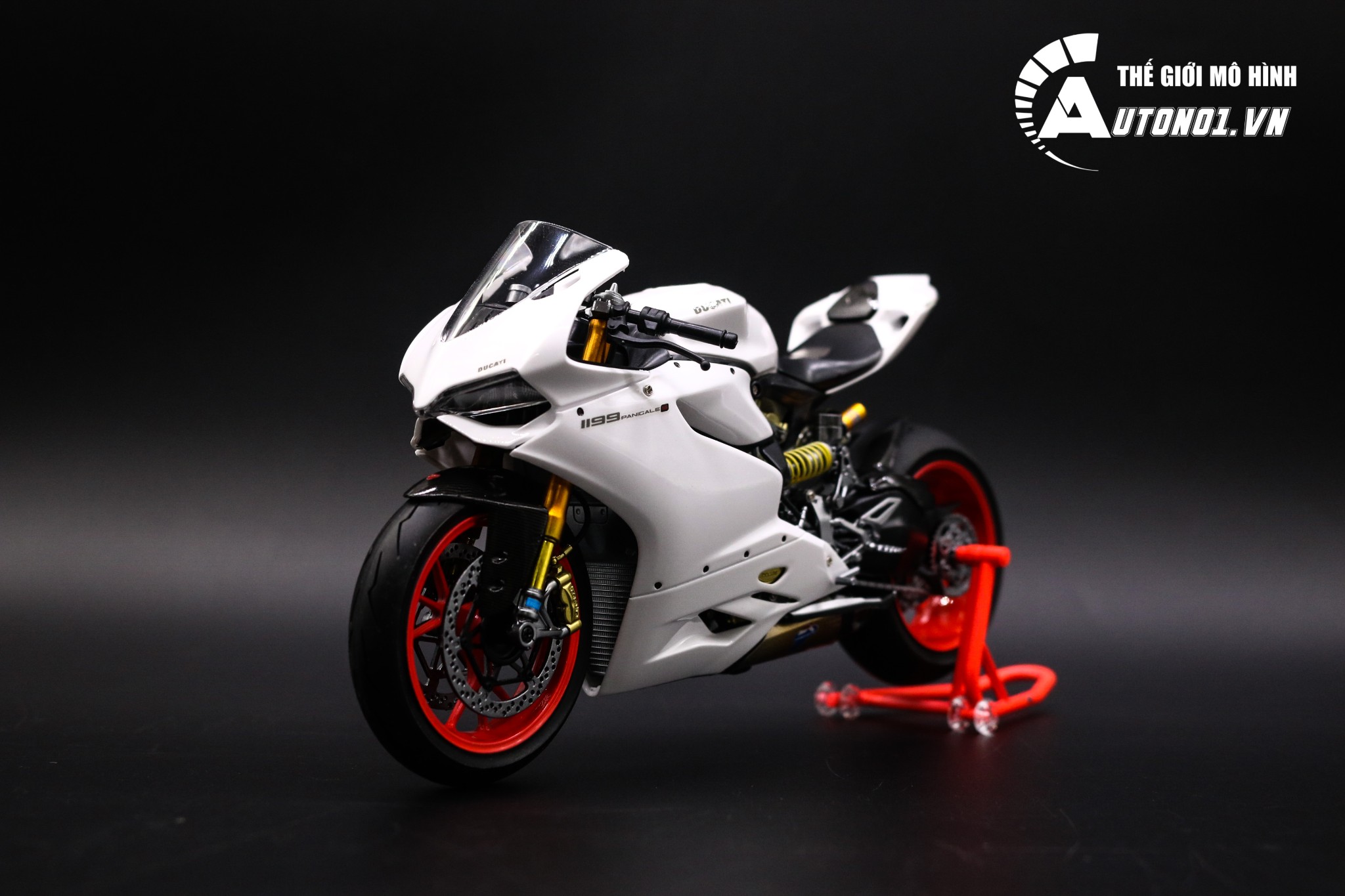 MÔ HÌNH SIÊU XE DUCATI 1199 PANIGALE WHITE PEARL CARBON 1:12 TAMIYA D059