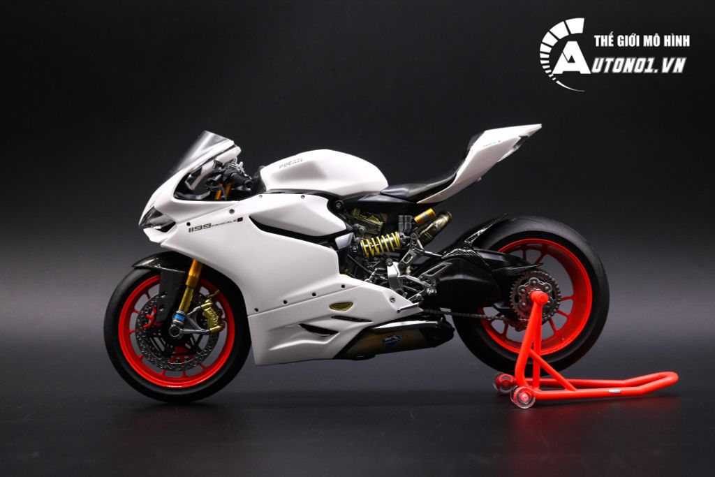 MÔ HÌNH SIÊU XE DUCATI 1199 PANIGALE WHITE PEARL CARBON 1:12 TAMIYA D059