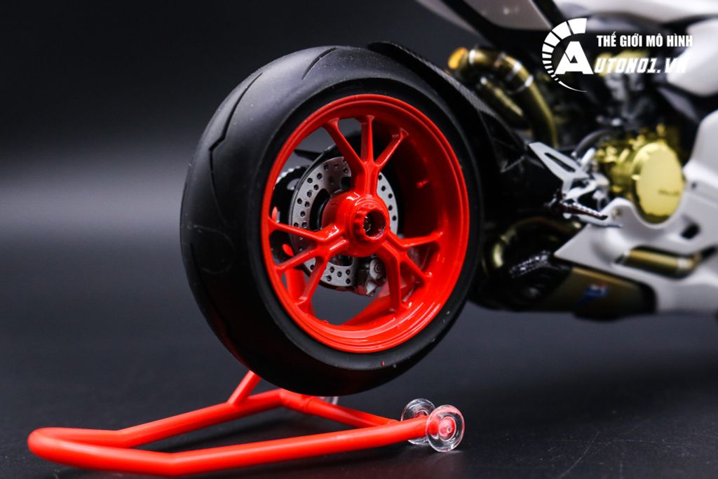 MÔ HÌNH SIÊU XE DUCATI 1199 PANIGALE WHITE PEARL CARBON 1:12 TAMIYA D059