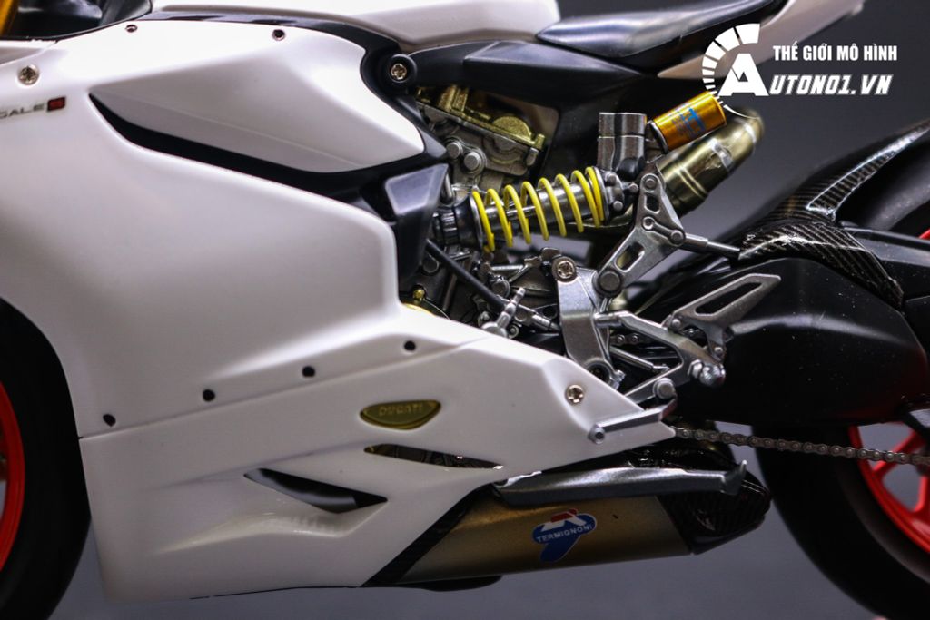 MÔ HÌNH SIÊU XE DUCATI 1199 PANIGALE WHITE PEARL CARBON 1:12 TAMIYA D059