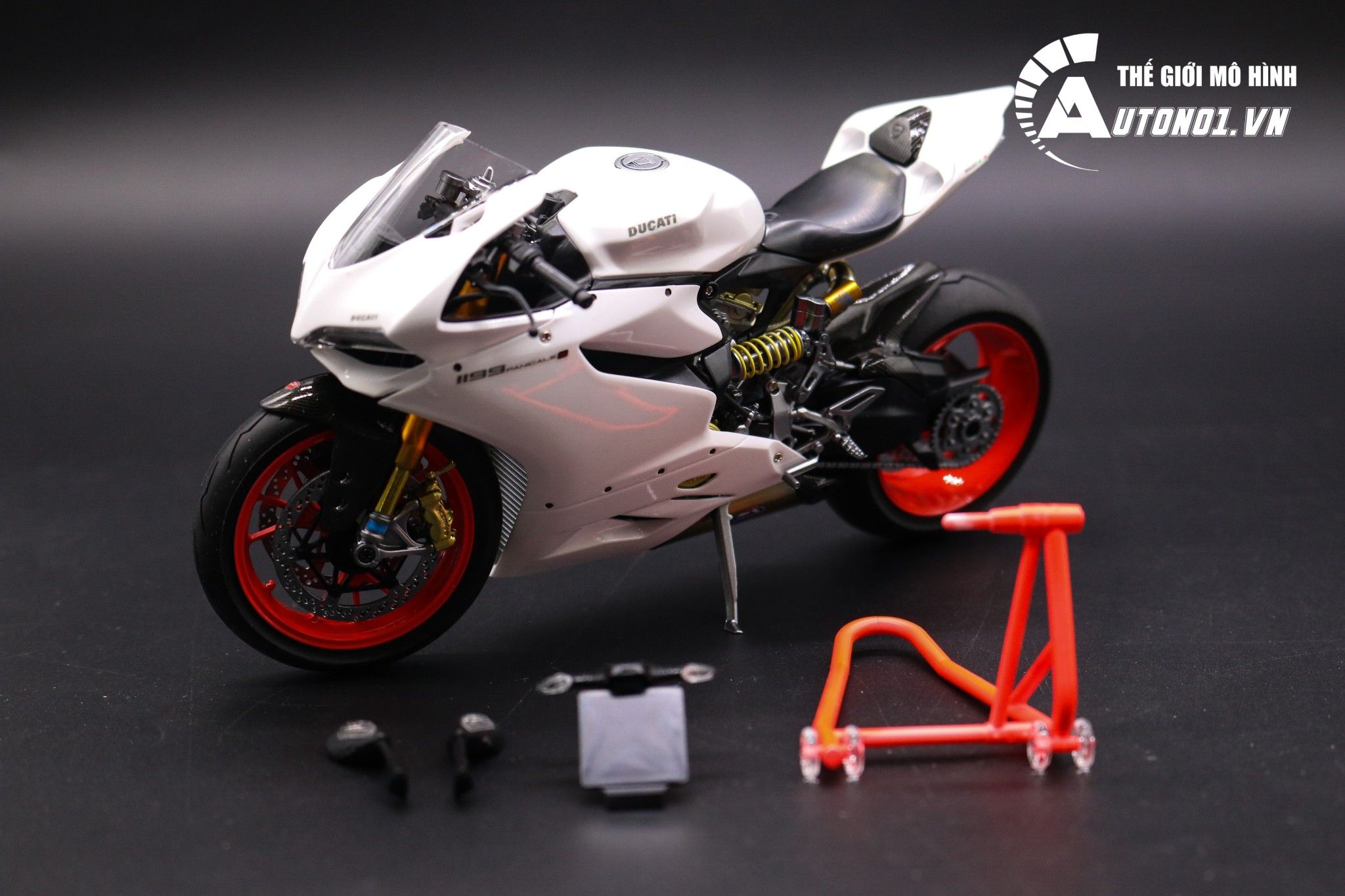  Mô hình xe cao cấp Ducati 1199 Panigale White Pearl Carbon 1:12 Tamiya D059 