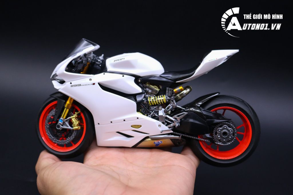 MÔ HÌNH SIÊU XE DUCATI 1199 PANIGALE WHITE PEARL CARBON 1:12 TAMIYA D059