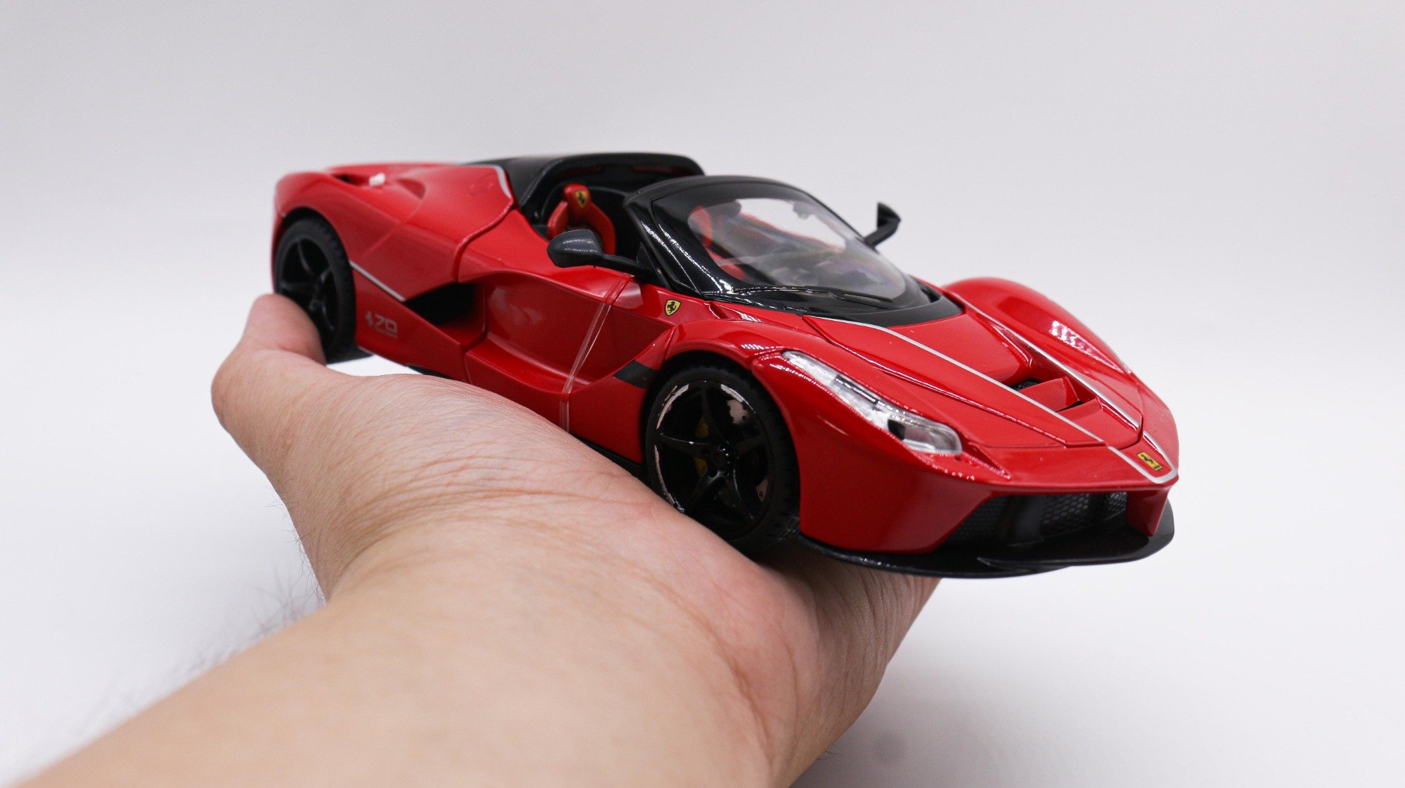  Mô hình xe Ferrari Laferrari Aperta mui trần full open - có âm thanh - có đèn tỉ lệ 1:22 Jiaye Model OT339 