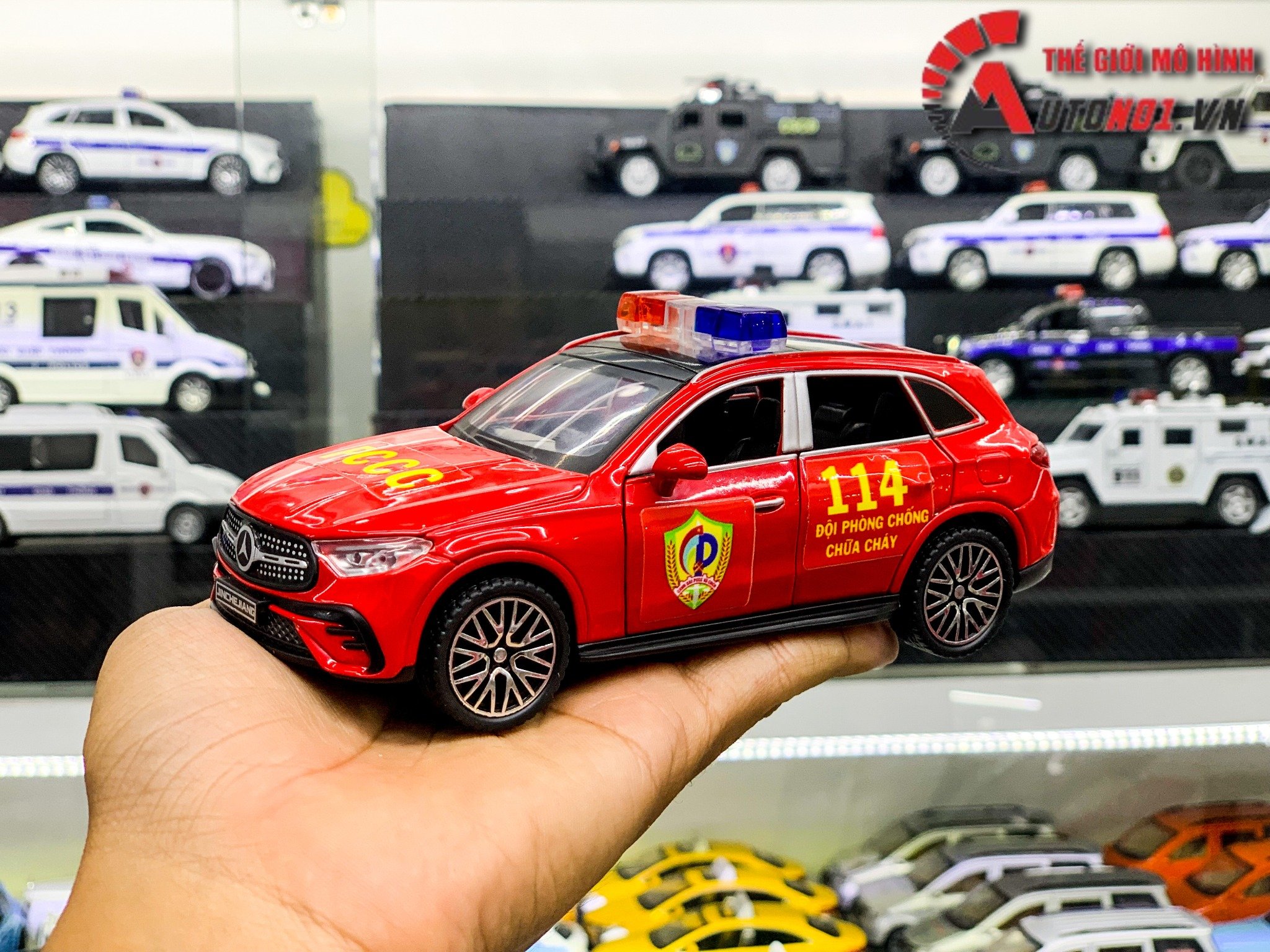  Mô hình xe ô tô độ PCCC Mercedes GLC400E có đèn âm thanh full open tỉ lệ 1:32 Alloy Autono1 