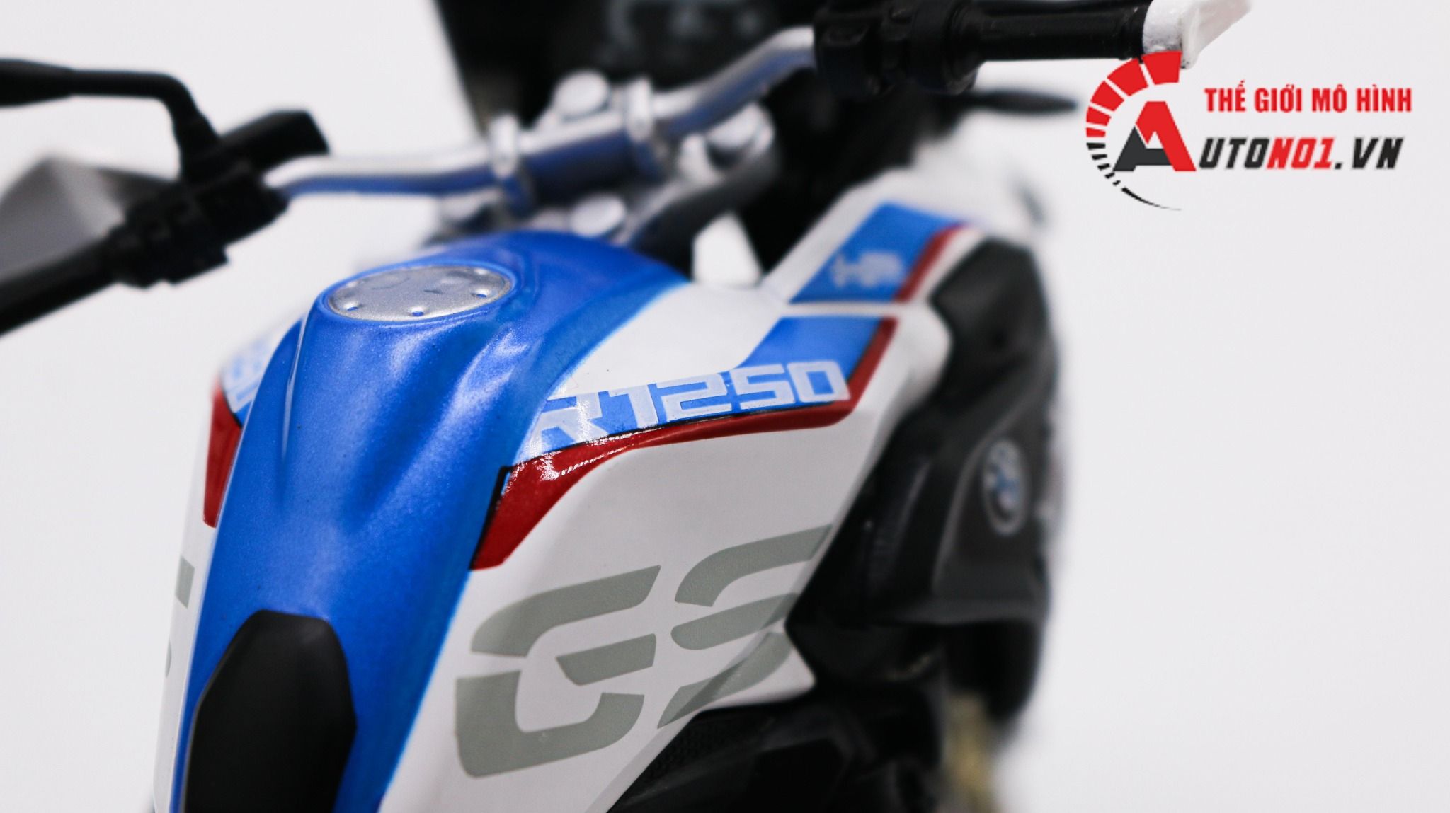  Mô hình xe Bmw R1250 GS white 1:12 Maisto 6776 